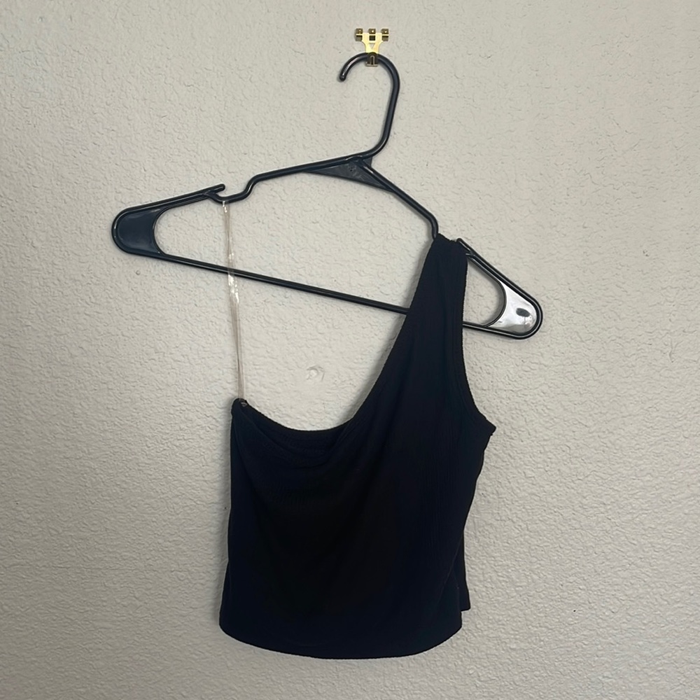 Women’s Black Off-the-Shoulder Ribbed Cropped Tank